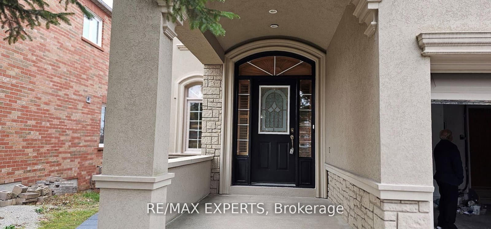 221 Matthew Drive, Vaughan, ON — photo 2