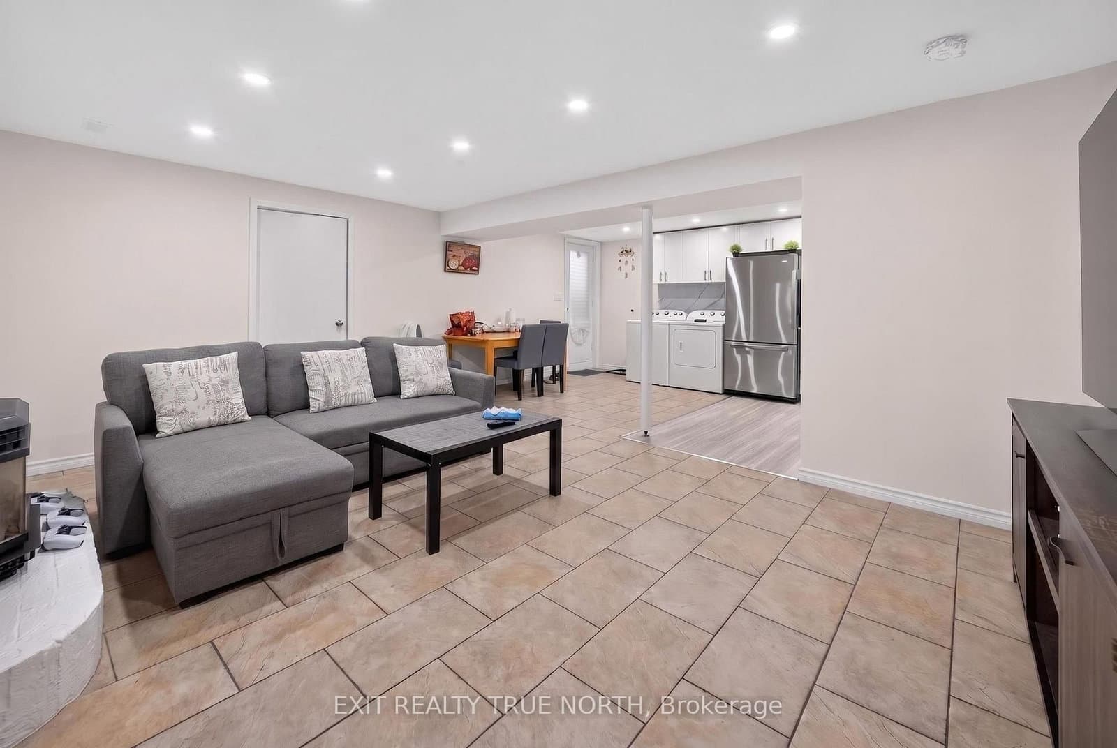 Unit B - 92 Aberdeen Avenue, Vaughan, ON — photo 2