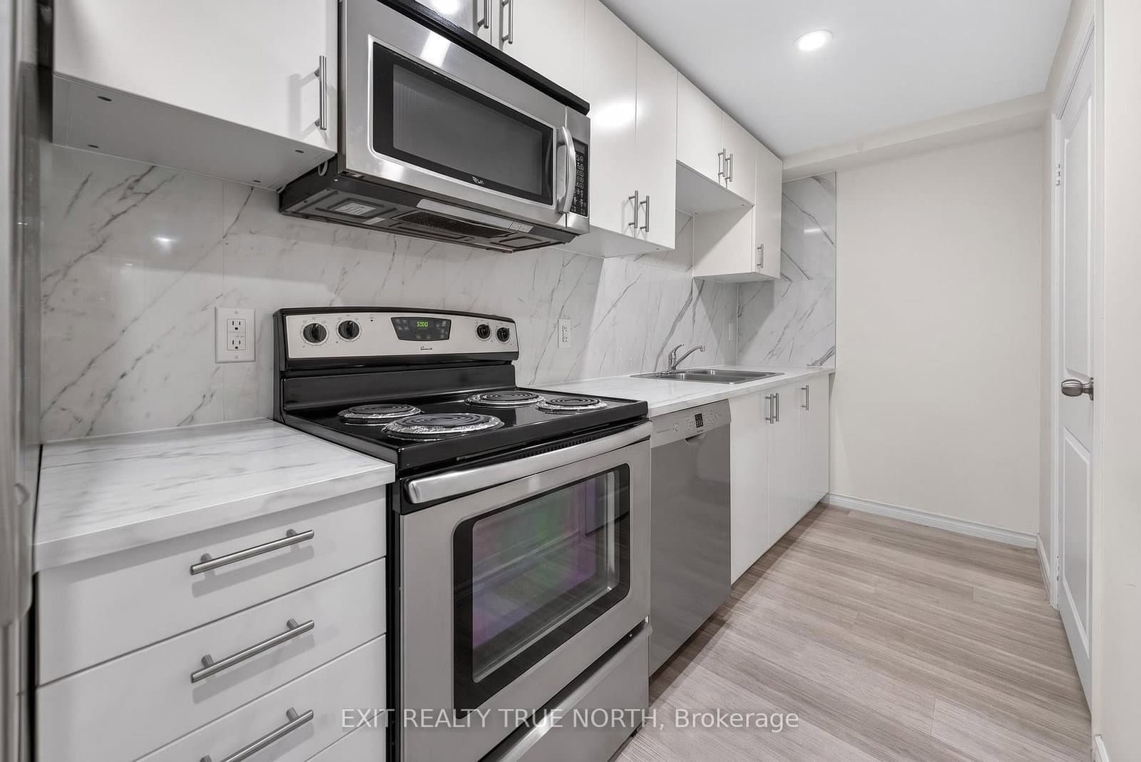 Unit B - 92 Aberdeen Avenue, Vaughan, ON — photo 3