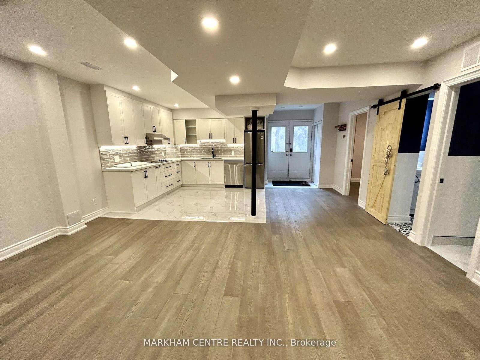 3 Hamster Crescent, Aurora, ON — photo 2