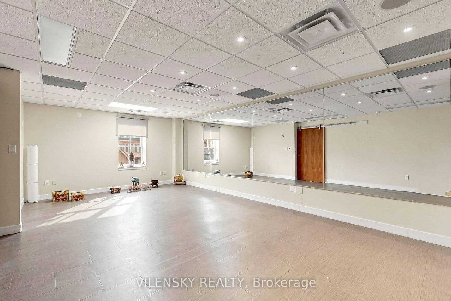 201 - STUDIO - 9994 Keele Street, Vaughan, ON — photo 3