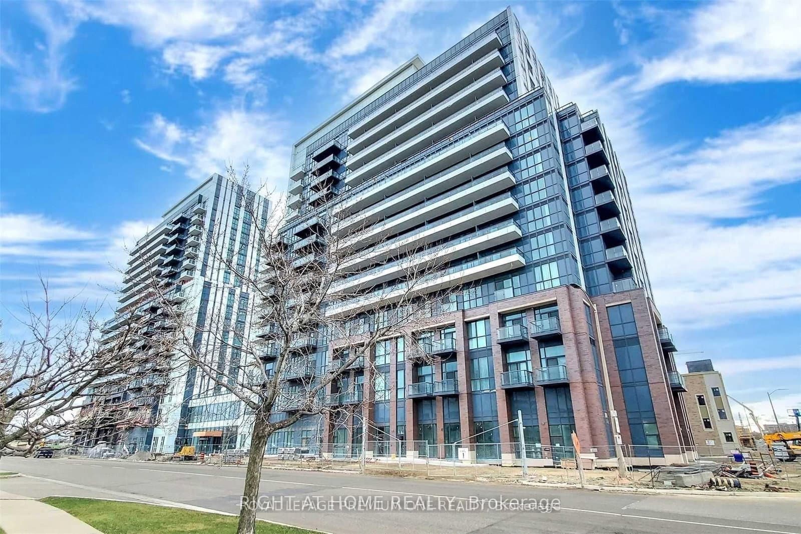 502 - 10 Honeycrisp Crescent, Vaughan, ON