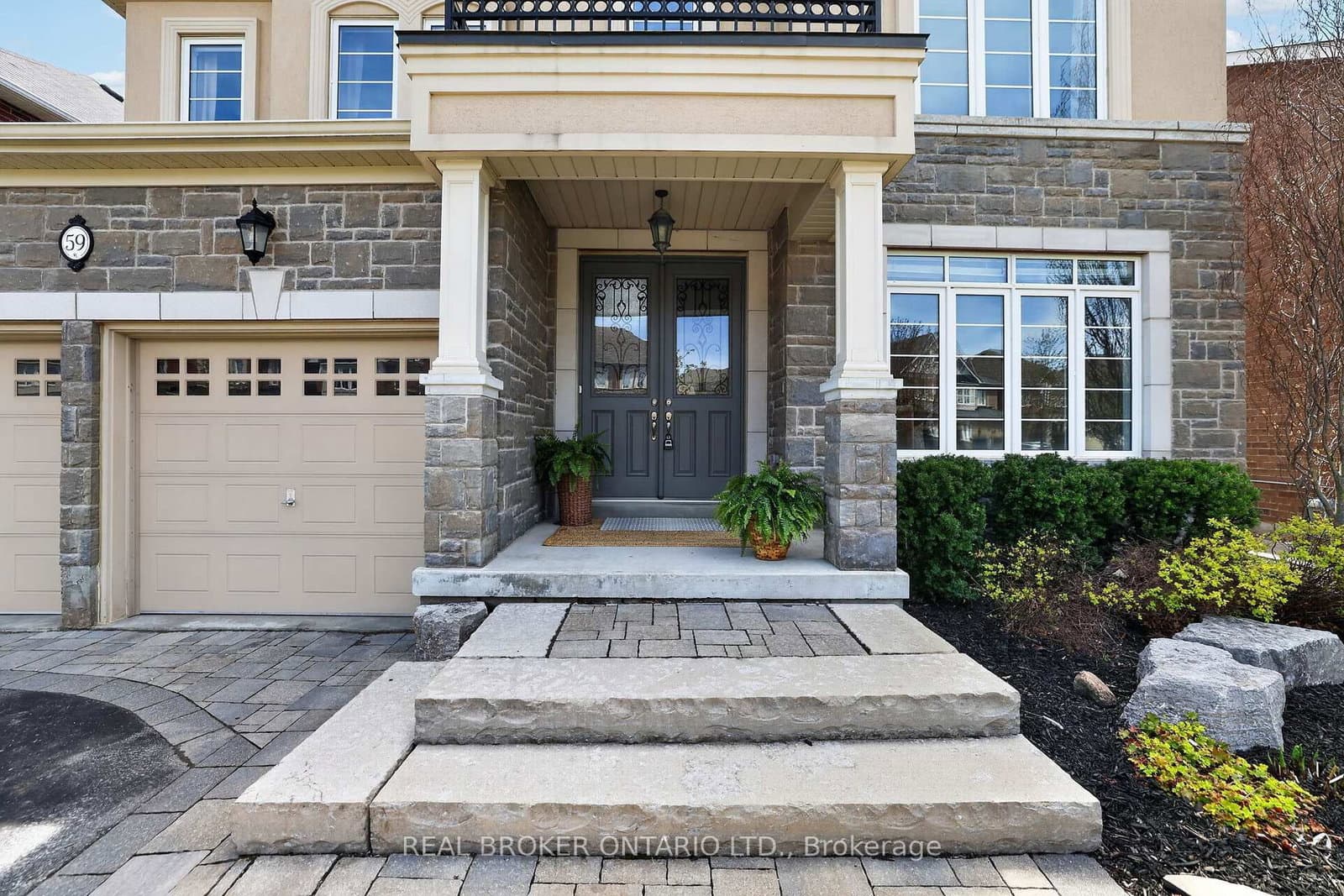59 Manor Forest Road, East Gwillimbury, ON — photo 2