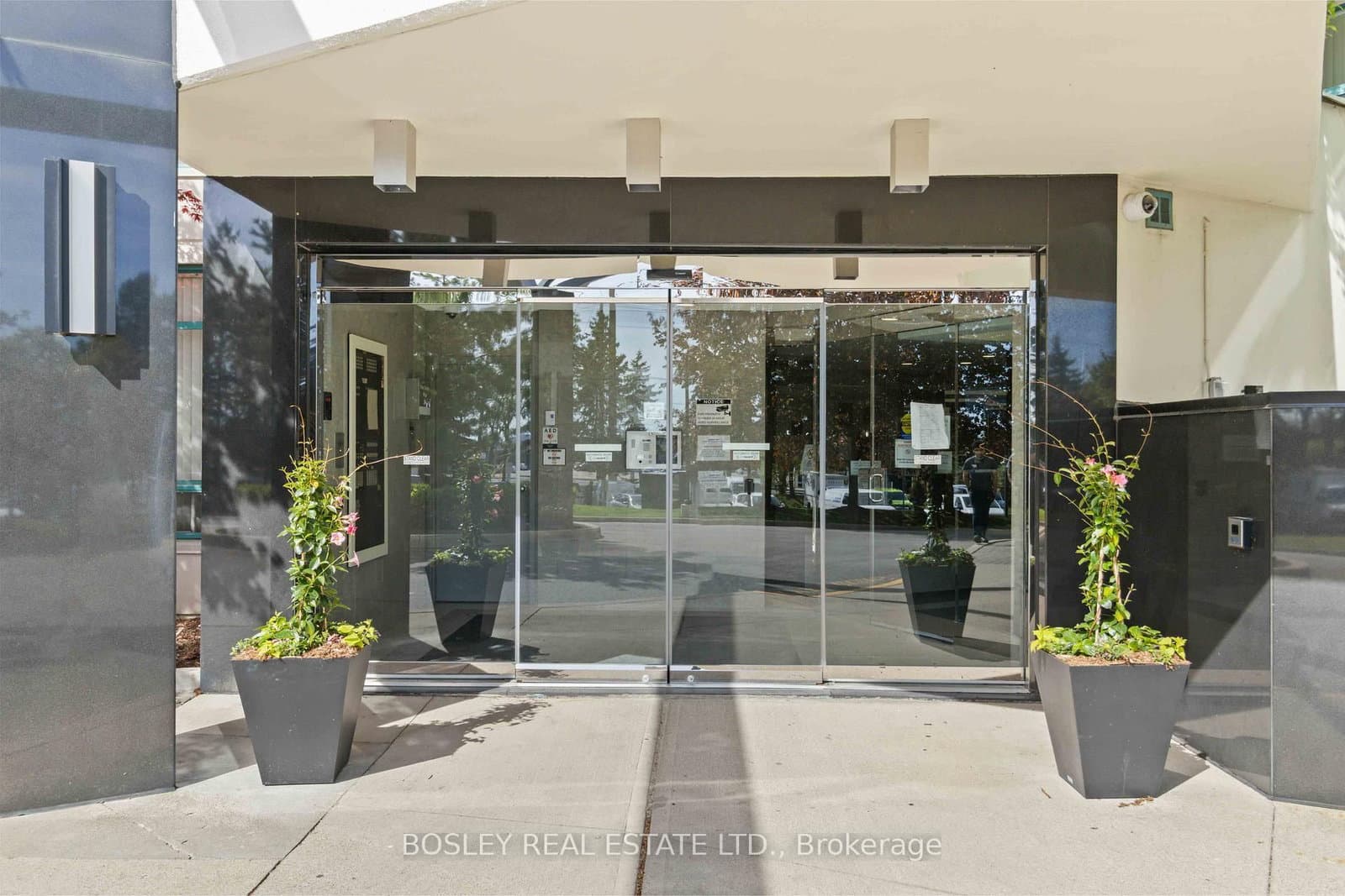 206 - 7250 Yonge Street, Vaughan, ON — photo 3