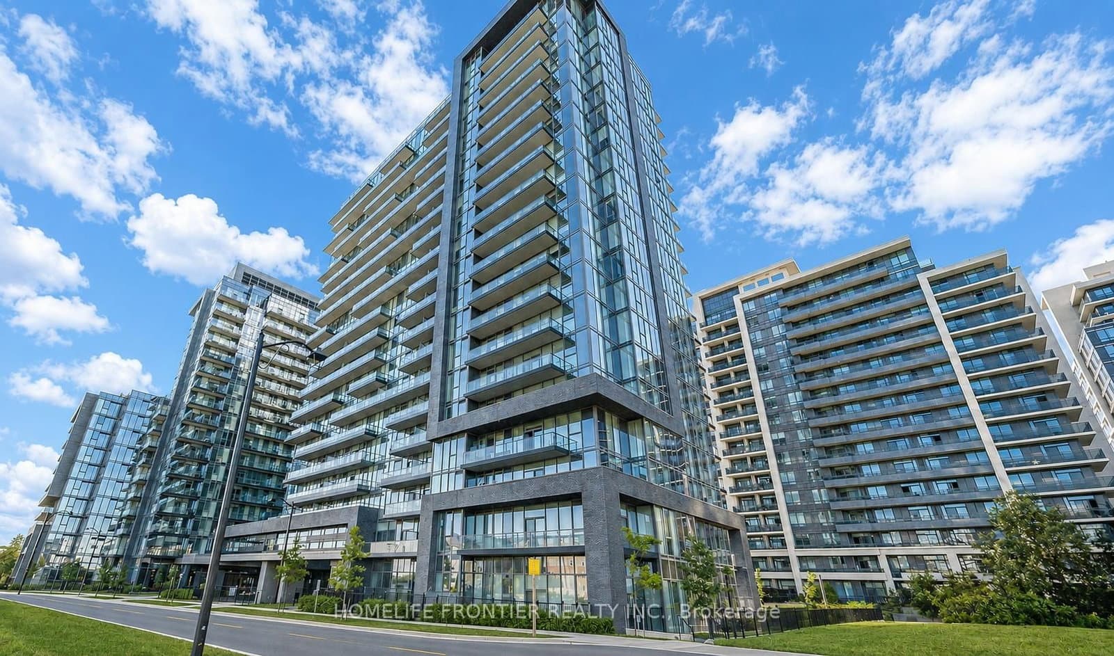 301 - 20 Gatineau Drive, Vaughan, ON