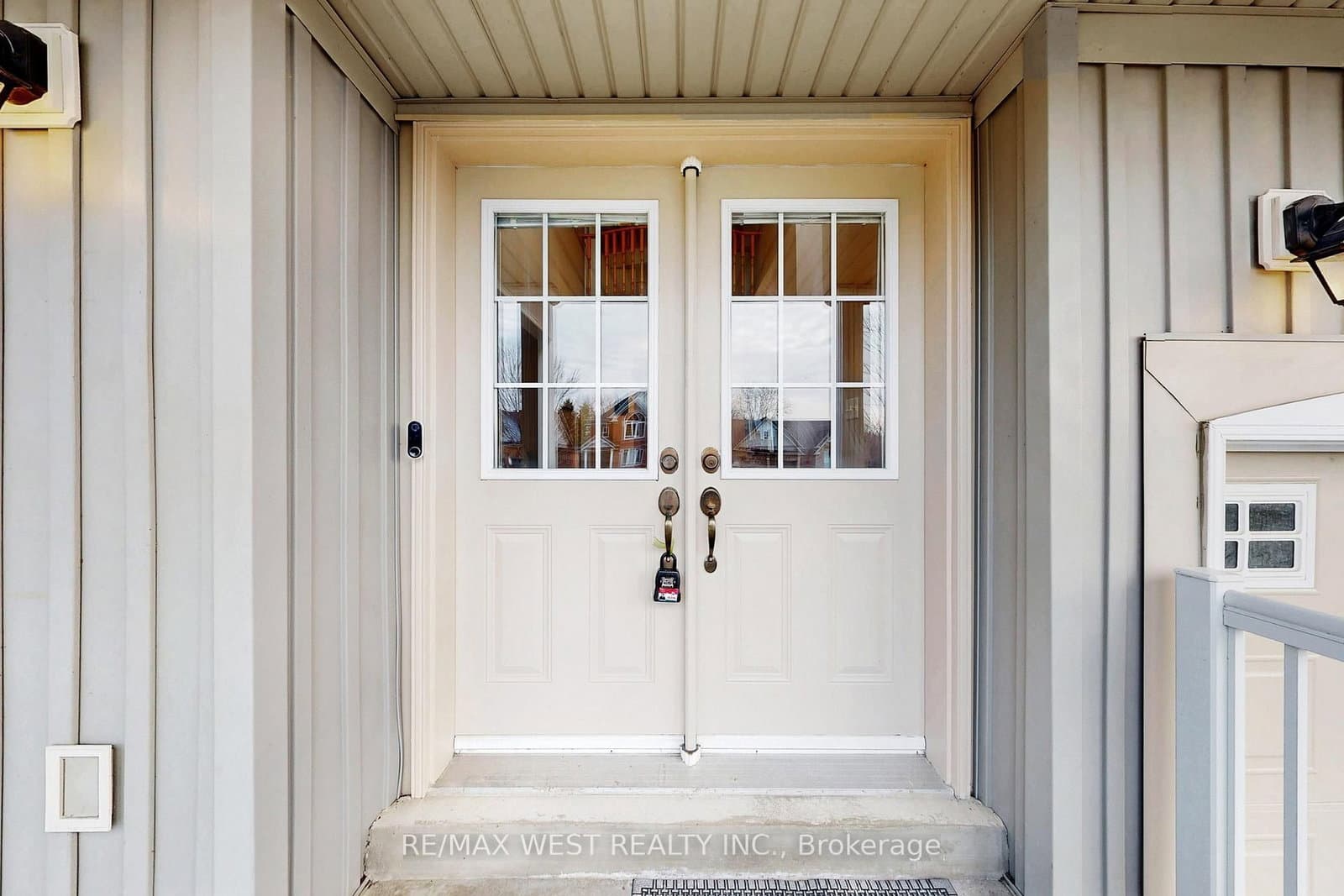 303 King Street, East Gwillimbury, ON — photo 3