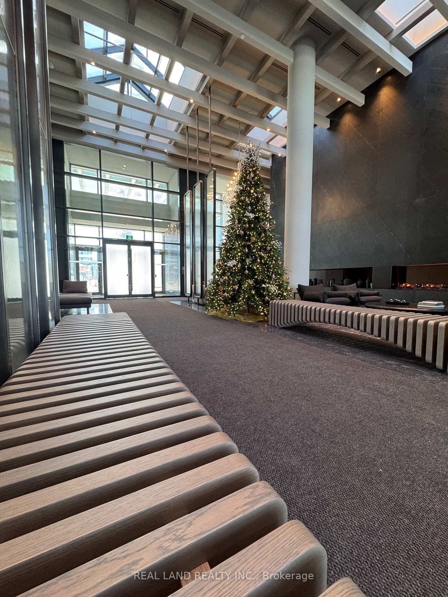 3603 - 8 Interchange Way, Vaughan, ON — photo 2