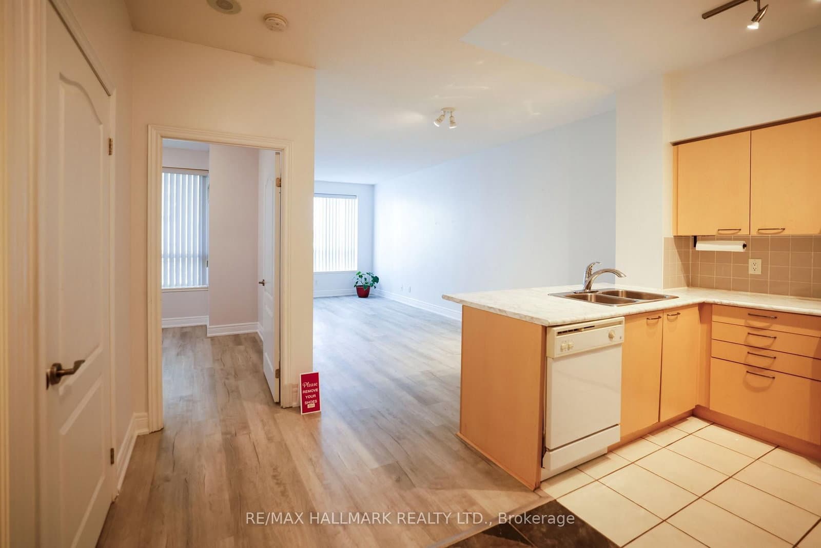 112 - 62 Suncrest Boulevard, Markham, ON — photo 3