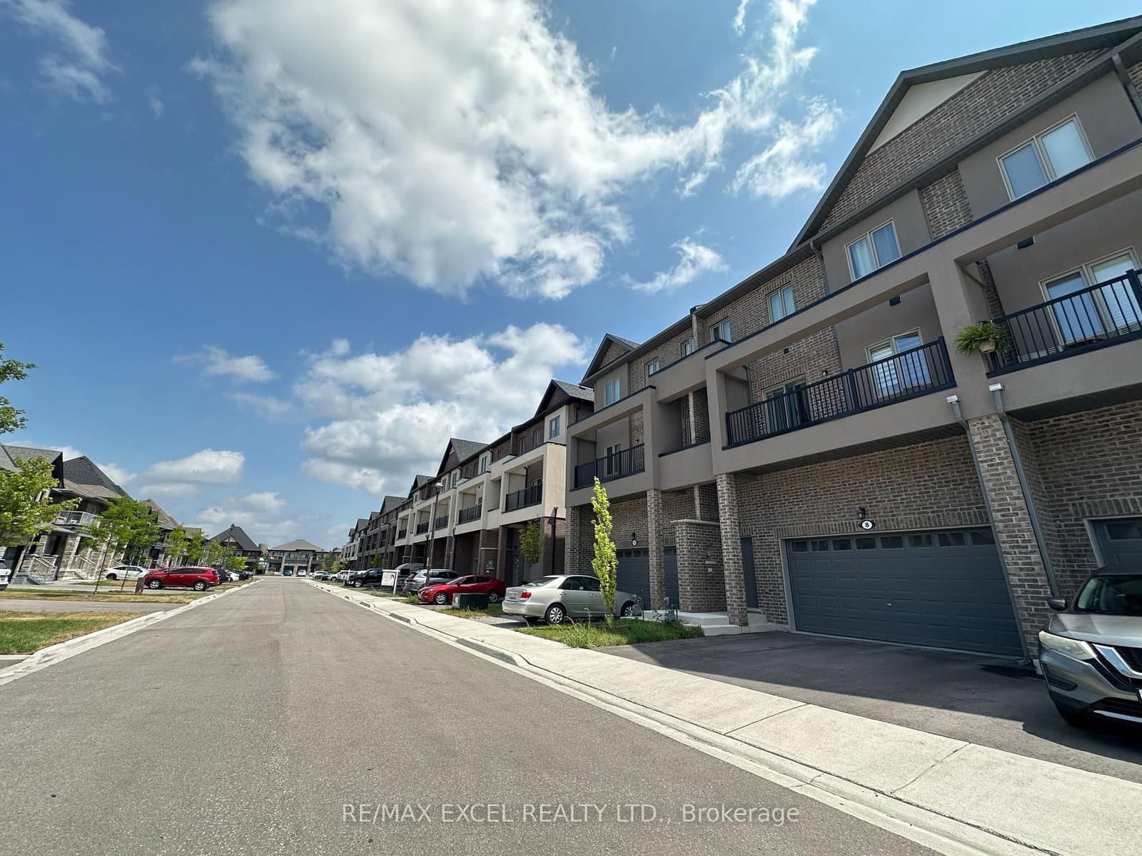 8 Alan Williams Trail, Uxbridge, ON — photo 2