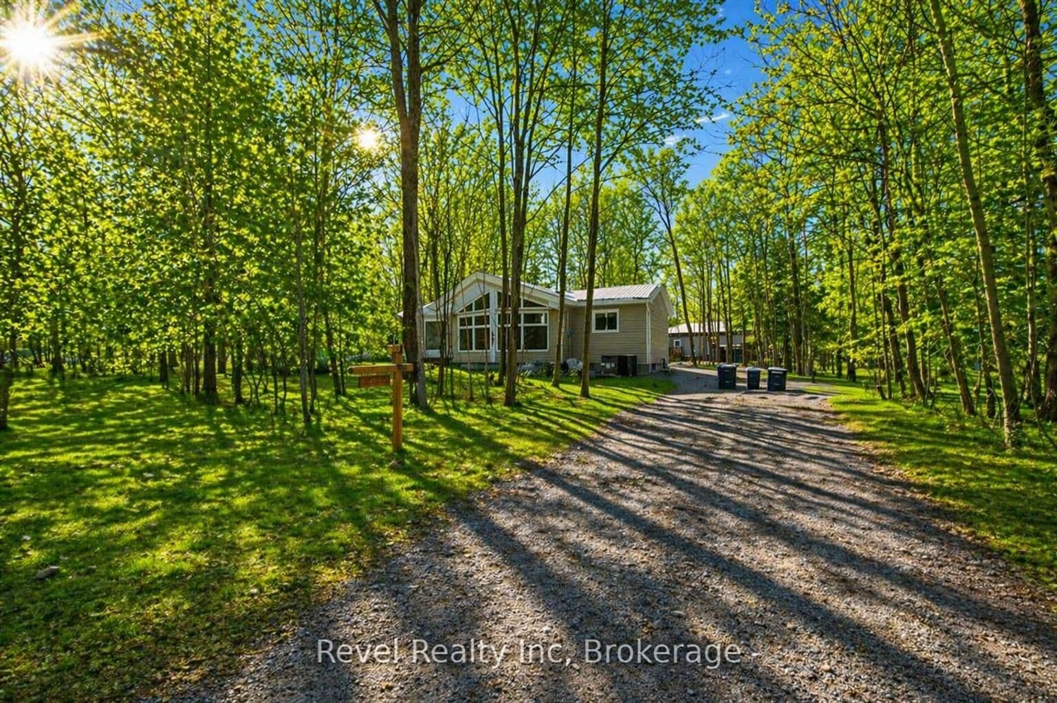 8 Manitou Crescent, Tiny, ON