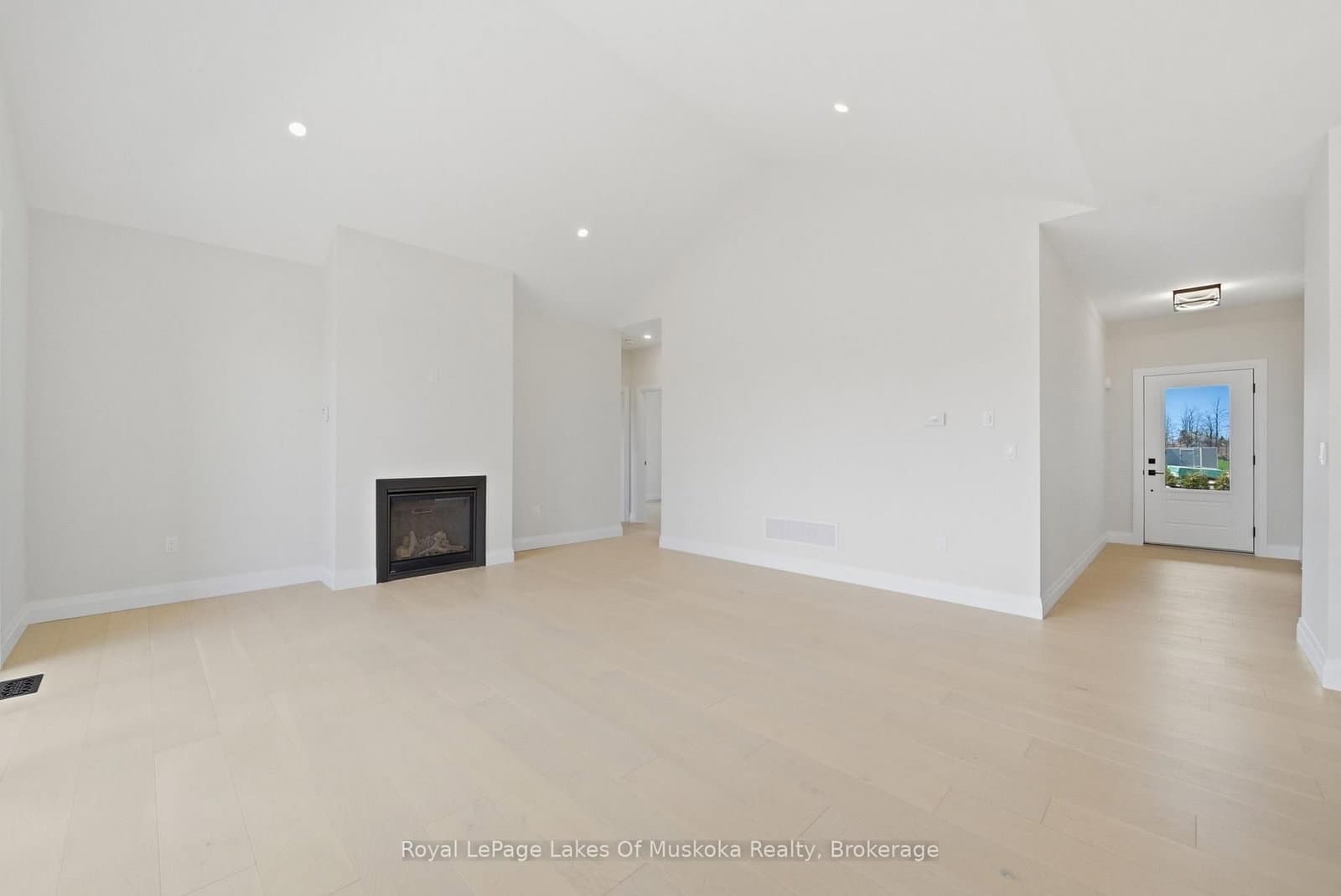 21 Henry Ball Court, Oro-Medonte, ON — photo 3