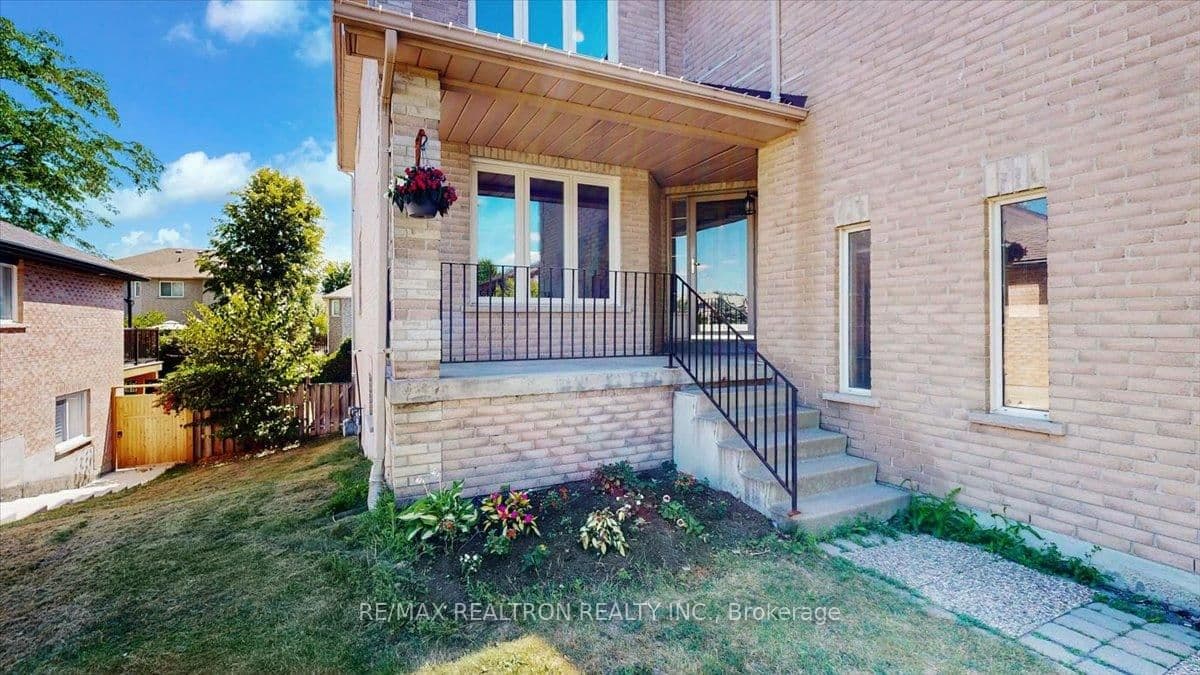19 Tamarack Trail, Barrie, ON — photo 2
