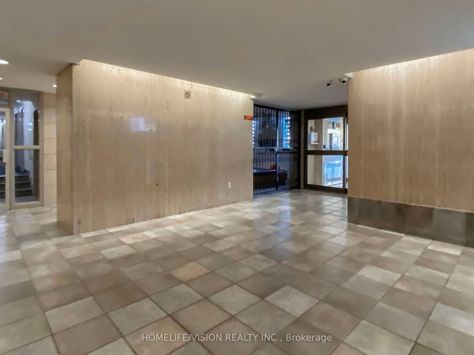 713 - 9 Four Winds Drive, Toronto, ON — photo 3