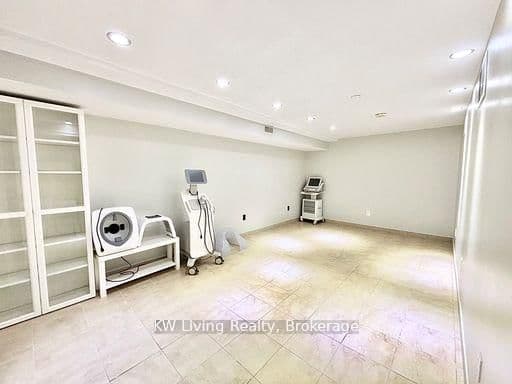 422 Wilson Avenue, Toronto, ON — photo 3