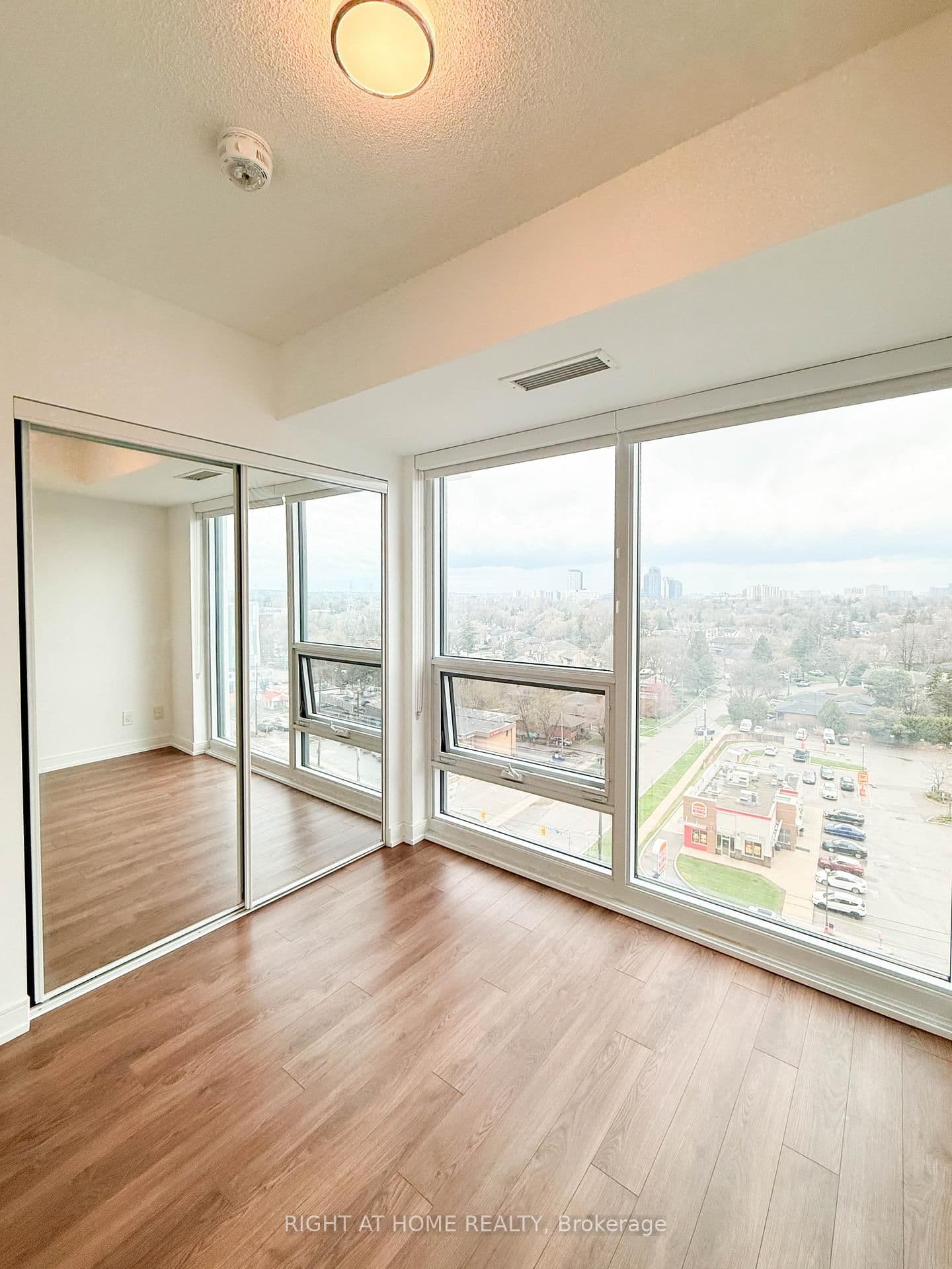 1003 - 30 samuel wood Way, Toronto, ON — photo 3