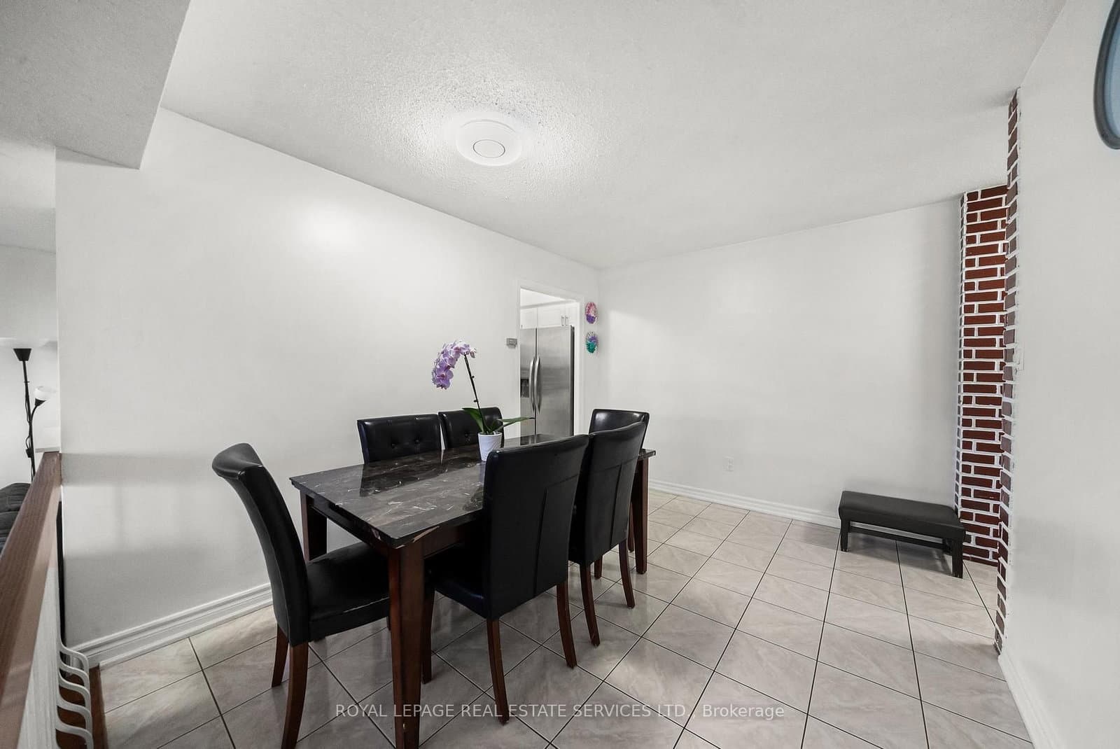 211 - 1 Four Winds Drive, Toronto, ON — photo 3