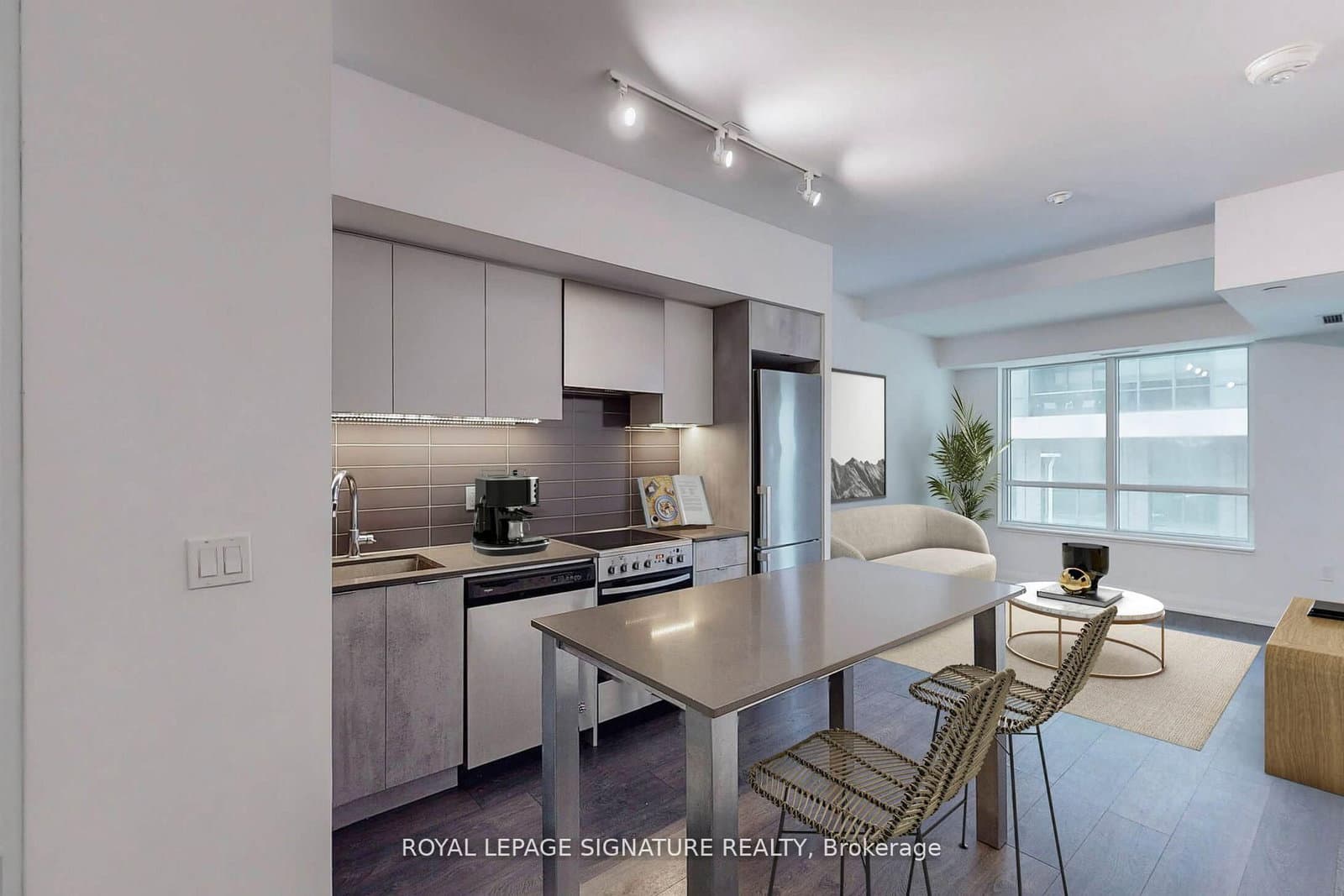 211 - 26 Gibbs Road, Toronto, ON