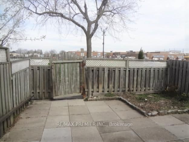 231 - 260 John Garland Boulevard, Toronto, ON — photo 2