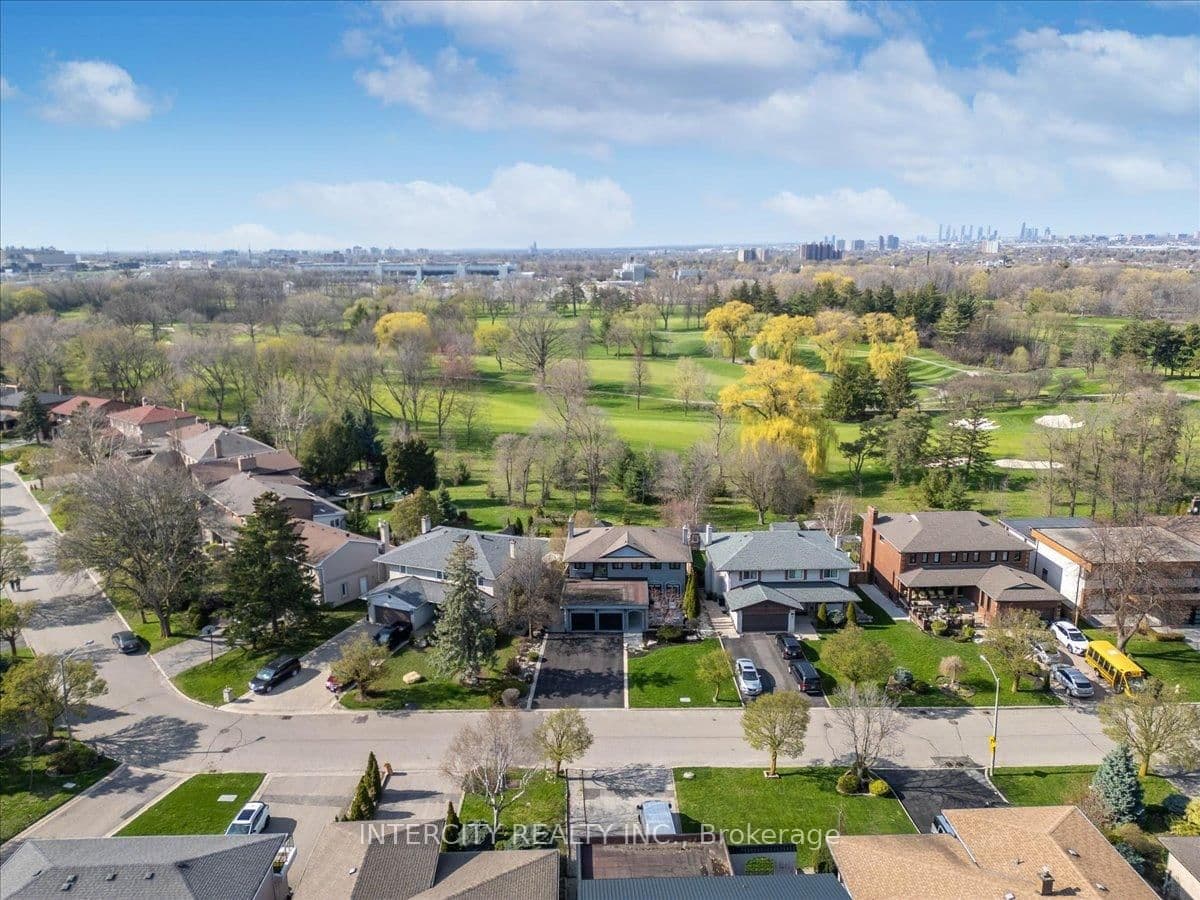 61 Golfwood Heights, Toronto, ON
