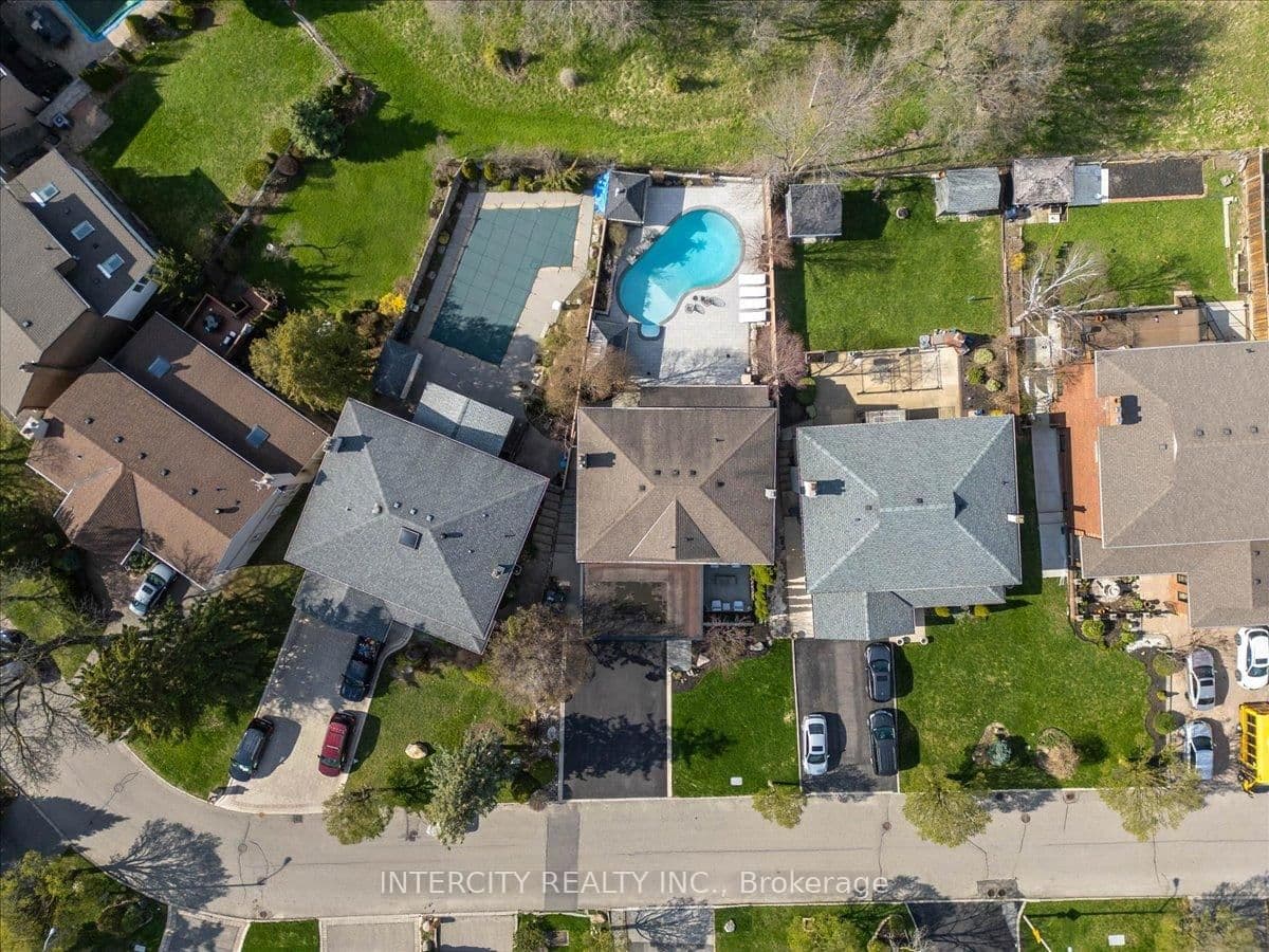 61 Golfwood Heights, Toronto, ON — photo 2