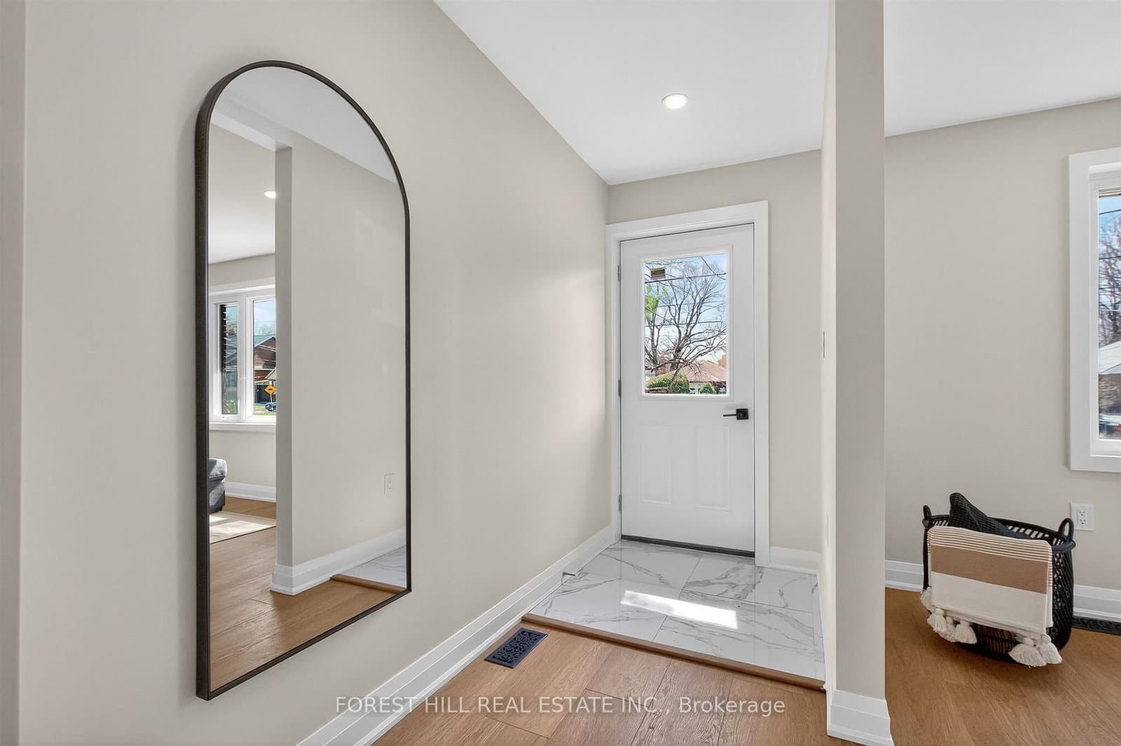 17 Alexander Street, Toronto, ON — photo 2