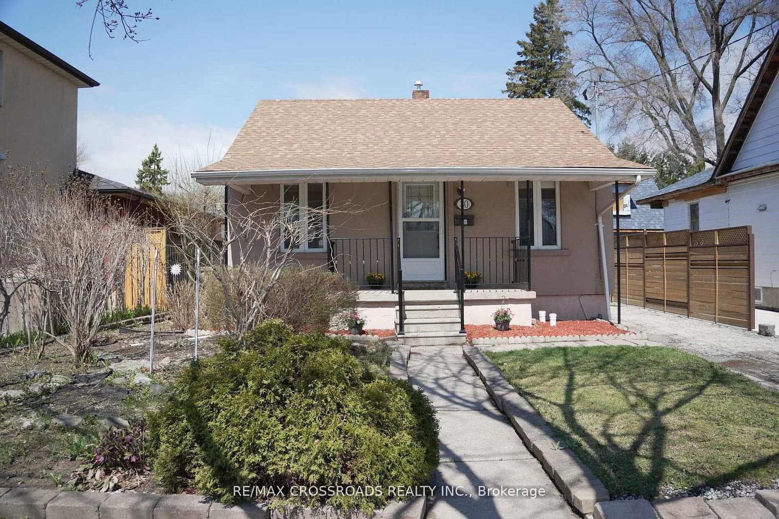 30 Hearst Circle, Toronto, ON — photo 2