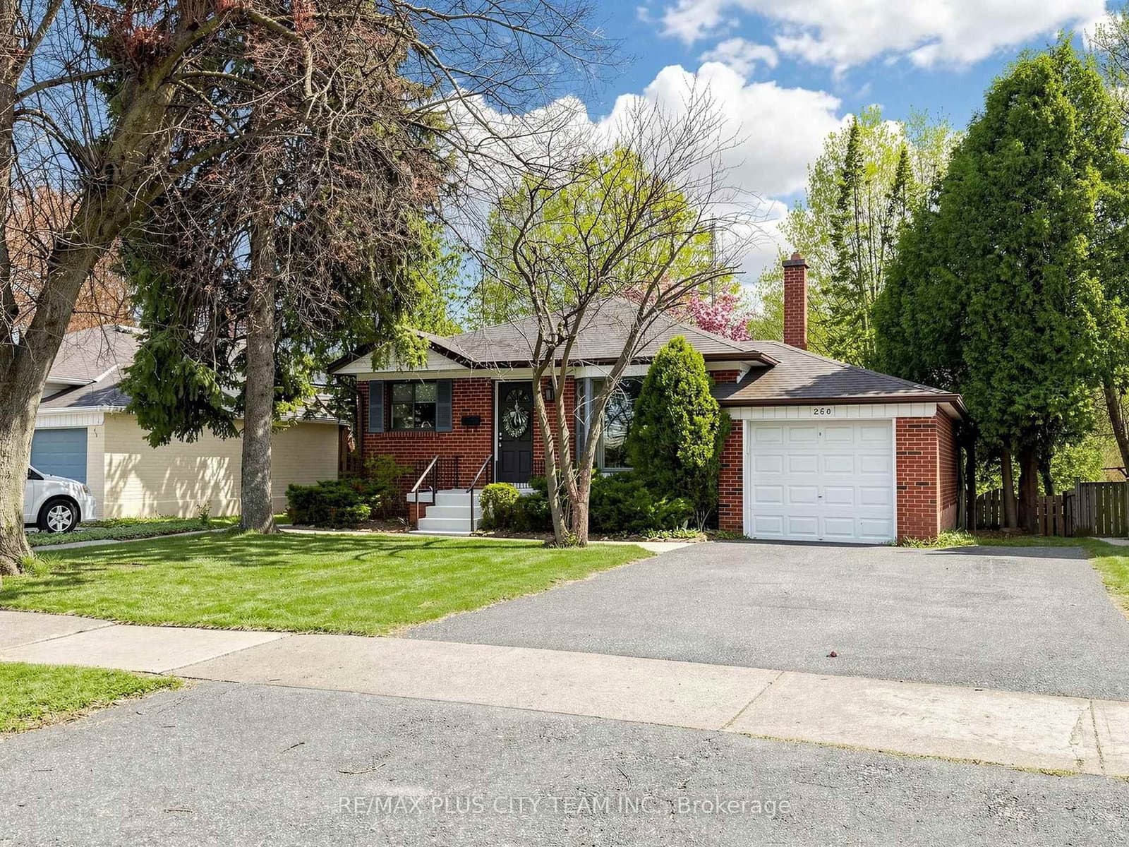 260 Renforth Drive, Toronto, ON — photo 2