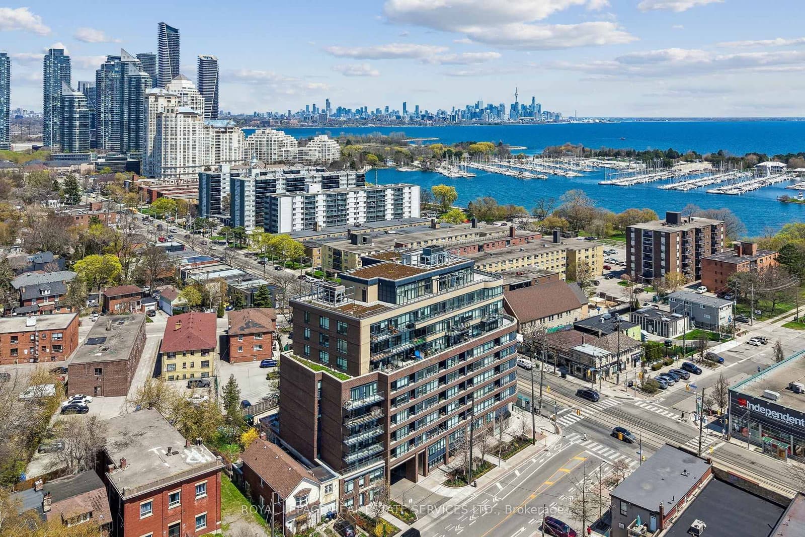 906 - 11 Superior Avenue, Toronto, ON