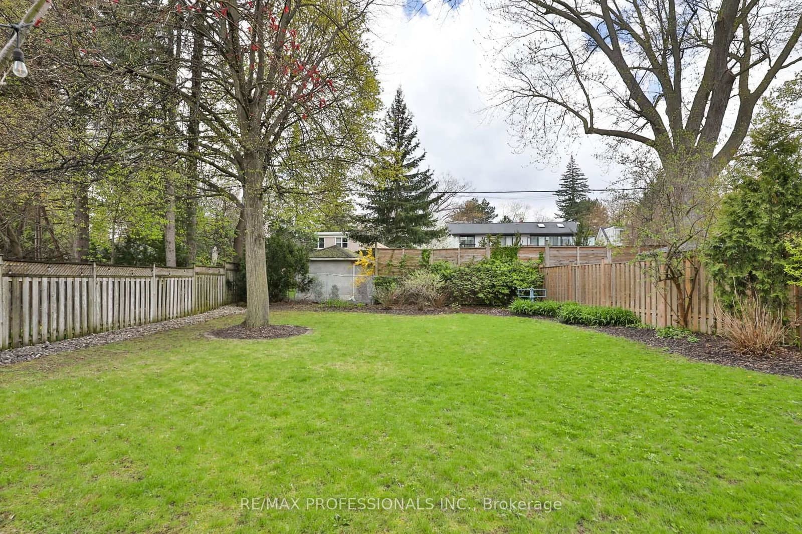 11 Cranleigh Court, Toronto, ON — photo 2