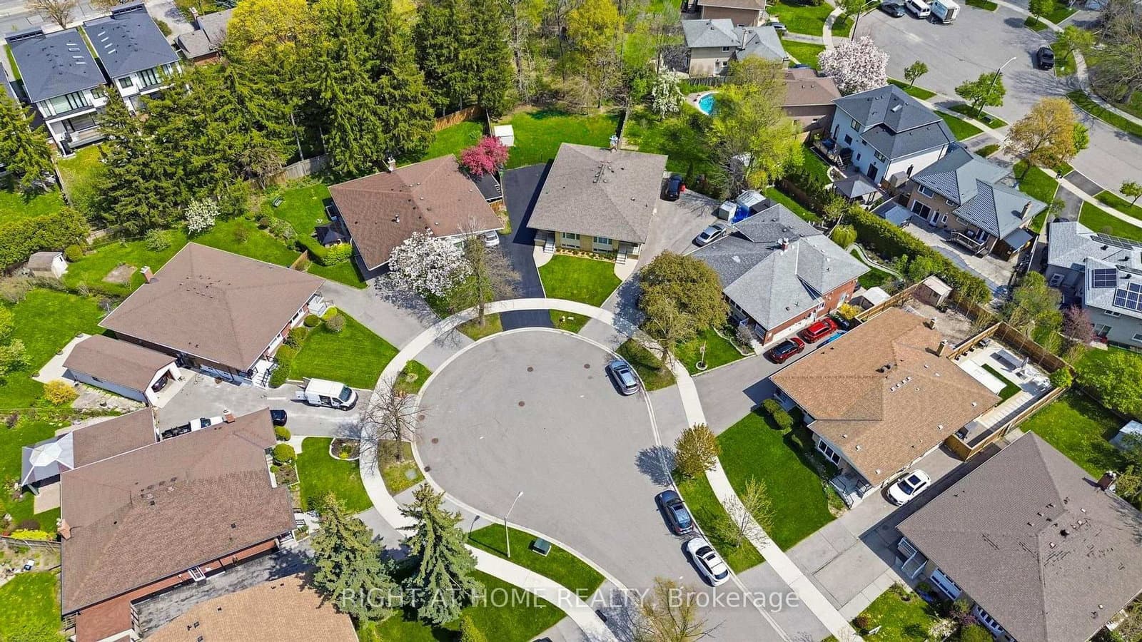 65 Vanguard Drive, Toronto, ON — photo 2
