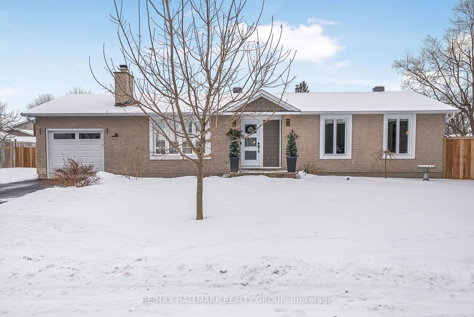 16 Barrhaven Crescent, Ottawa, ON