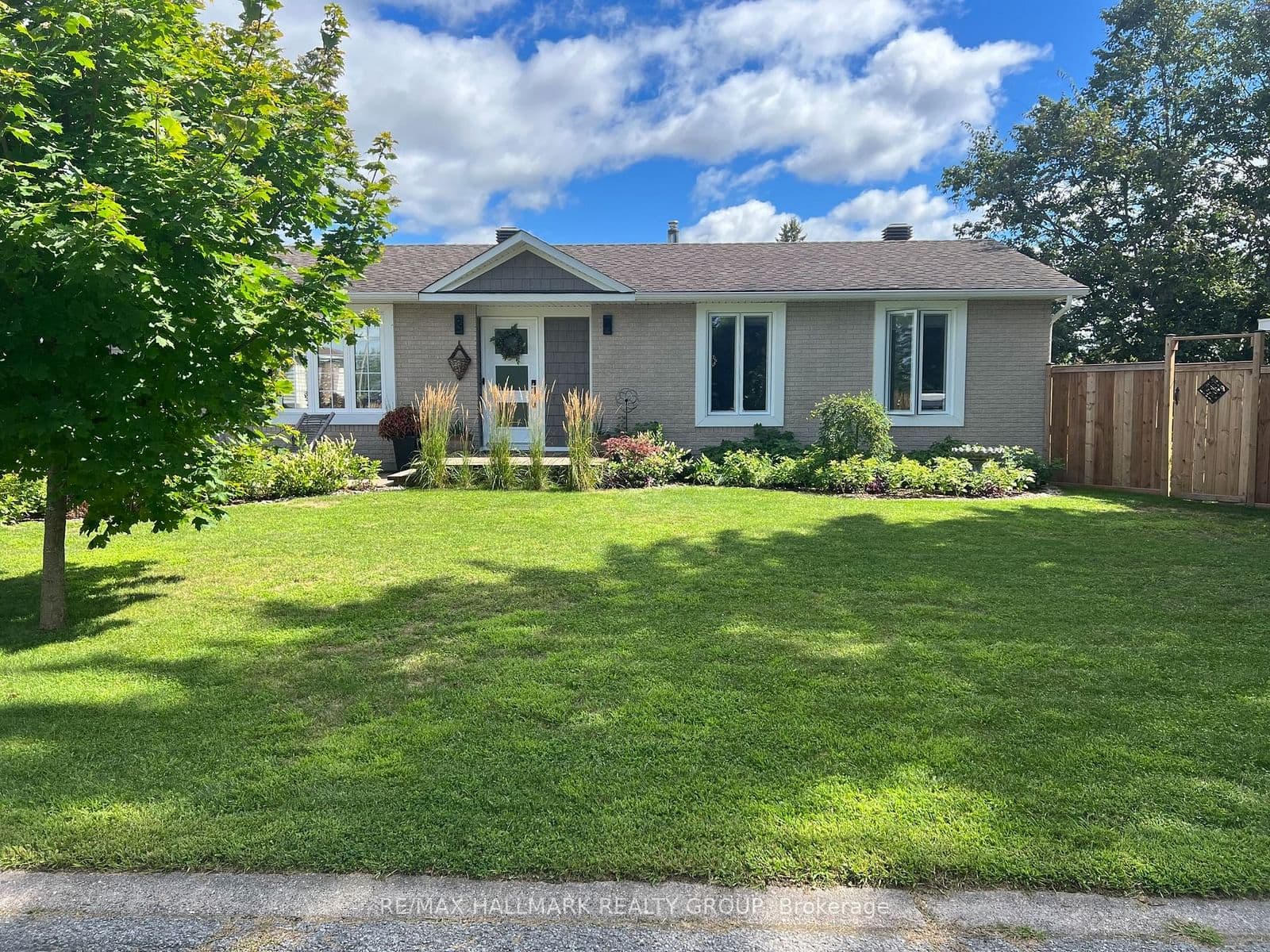 16 Barrhaven Crescent, Ottawa, ON — photo 3