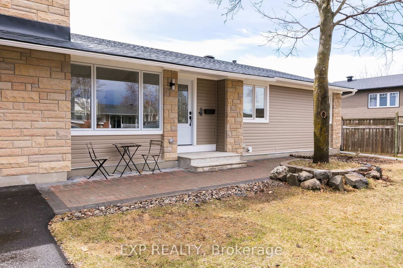 12 Barrhaven Crescent, Ottawa, ON — photo 2