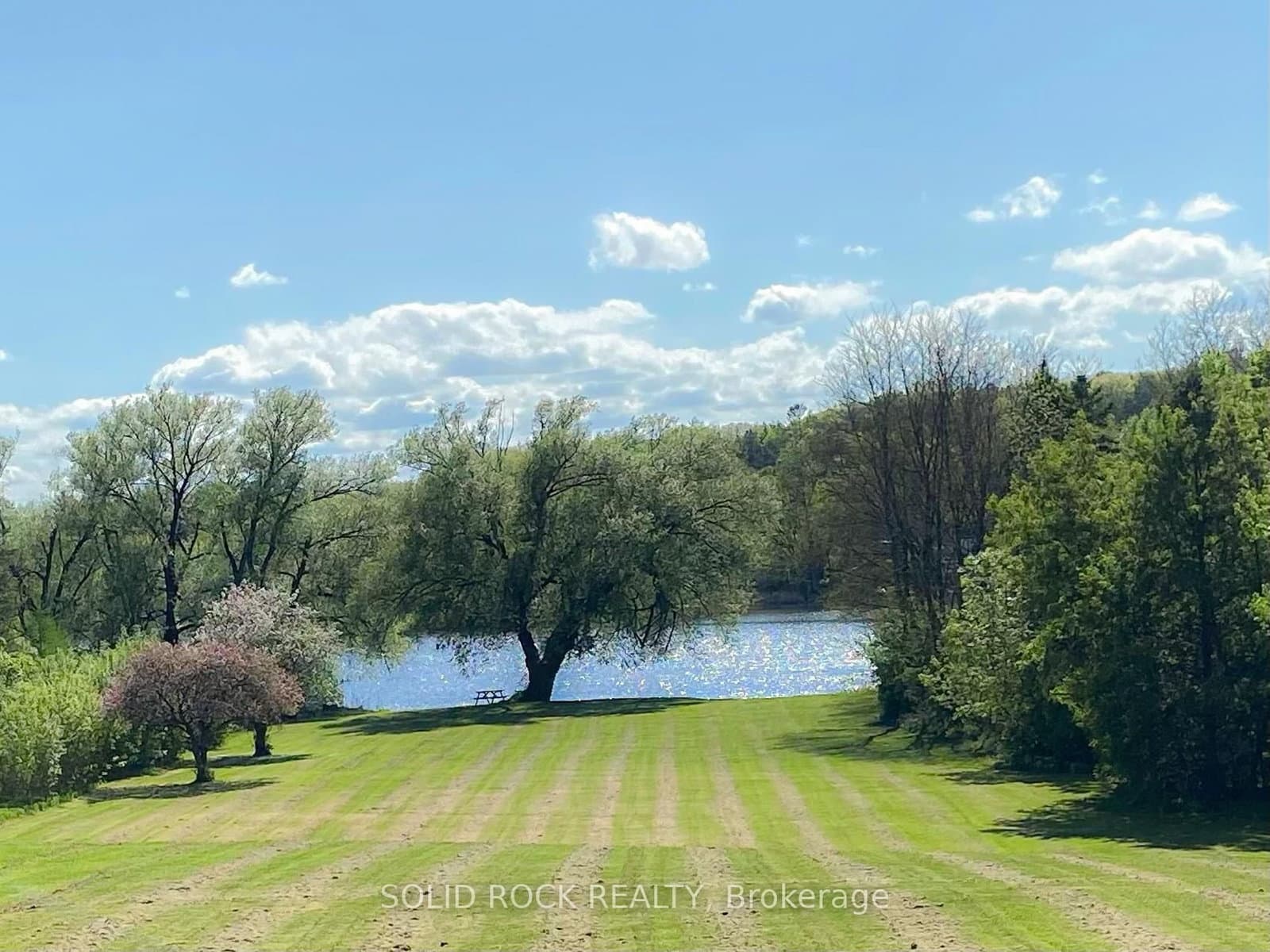 724 River Road, Ottawa, ON