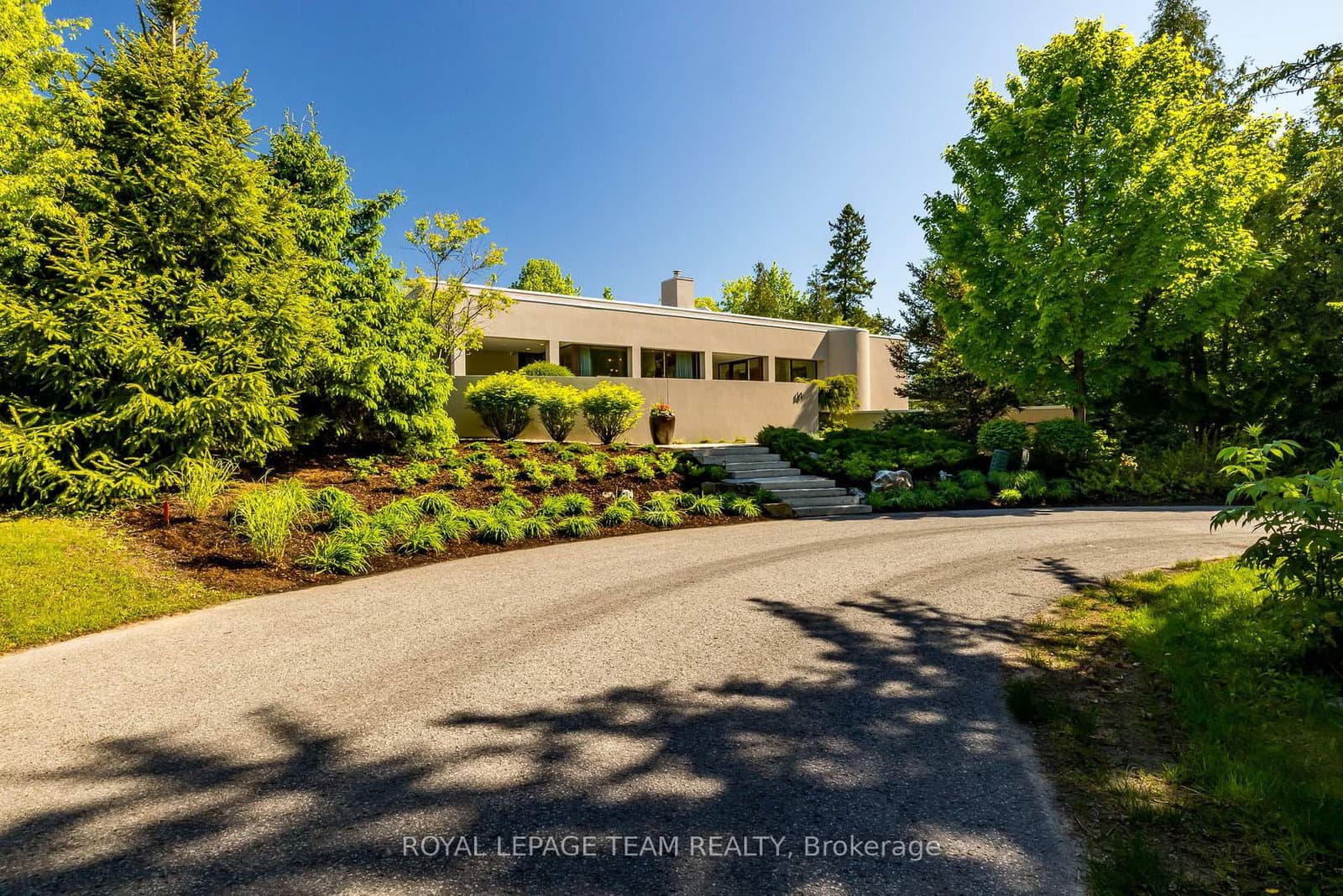 14 Kanata Rockeries Private, Ottawa, ON — photo 2