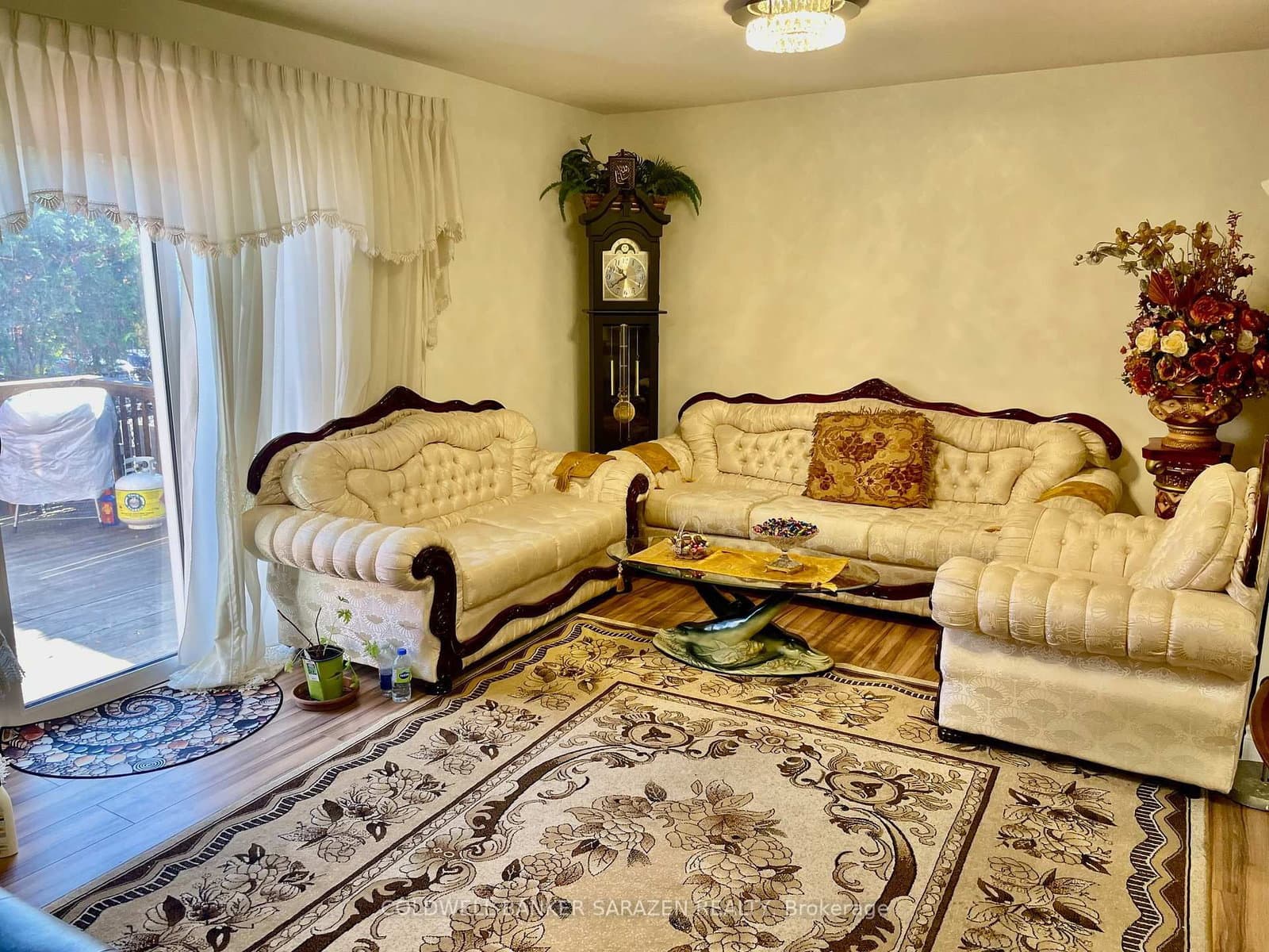 15 Sturbridge Private, Ottawa, ON — photo 3