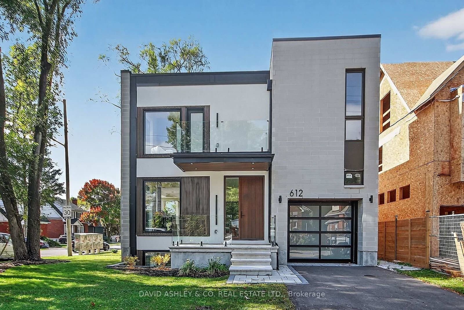 612 Tweedsmuir Avenue, Ottawa, ON