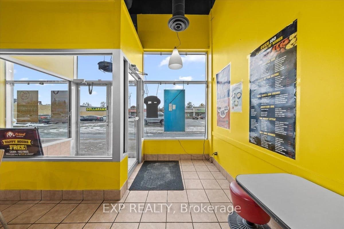 C002 - 1910 ST LAURENT Boulevard, Ottawa, ON — photo 3