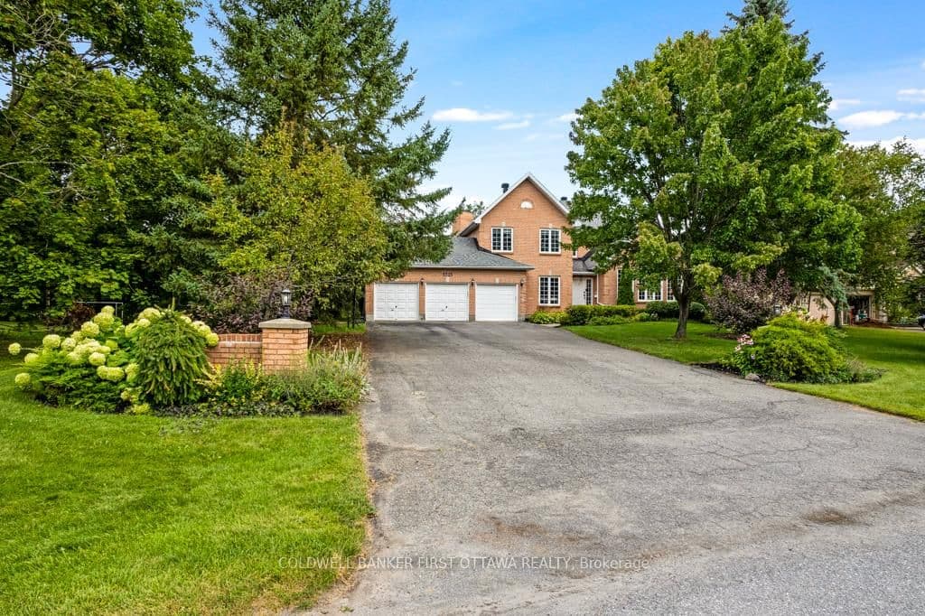 5525 PETTAPIECE Crescent, Manotick, ON