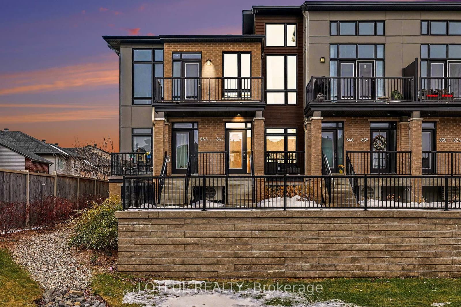 842 Ralph Hennesy Avenue, Ottawa, ON