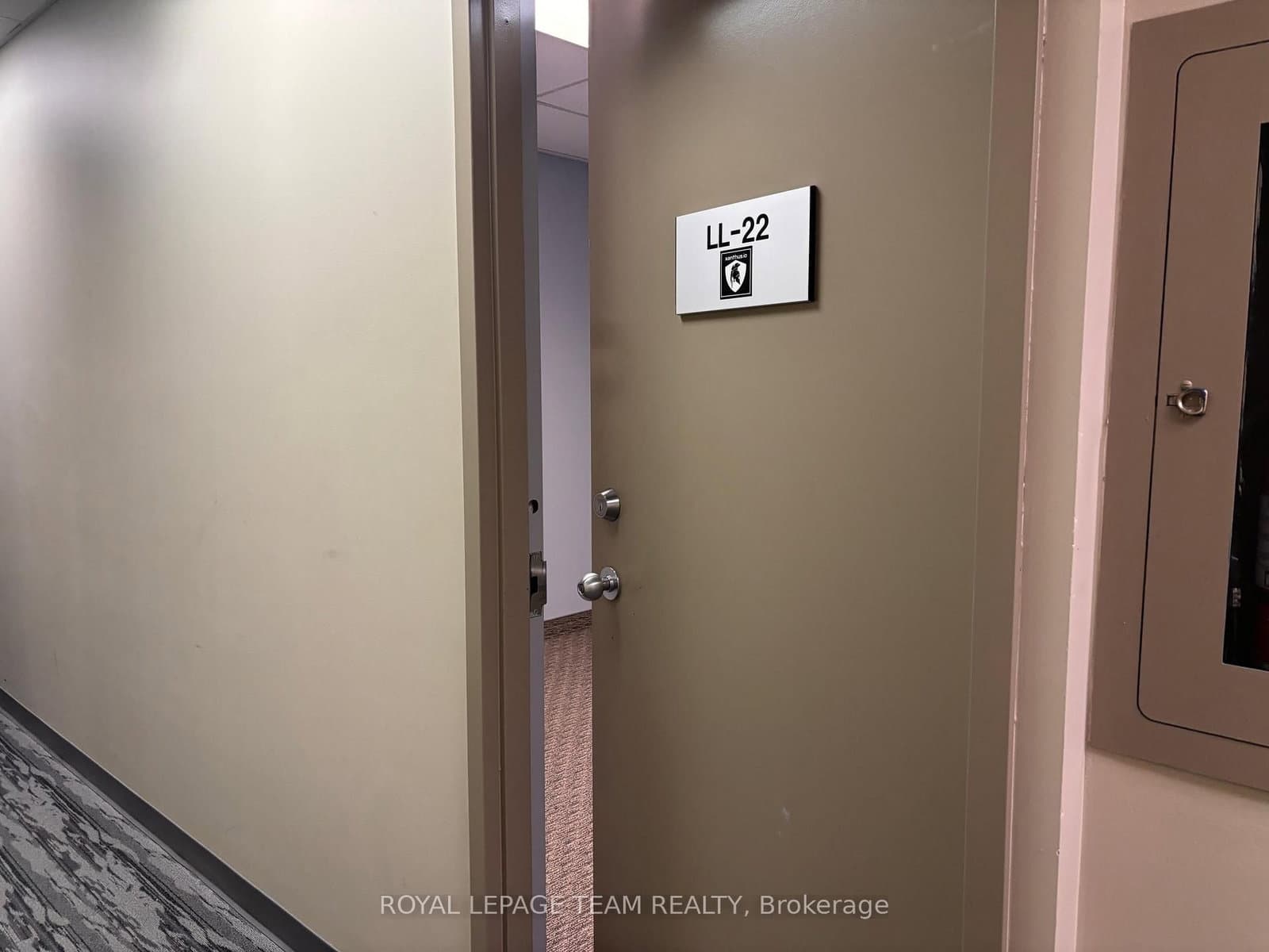 LL22 - 1701 Woodward Drive, Ottawa, ON — photo 2