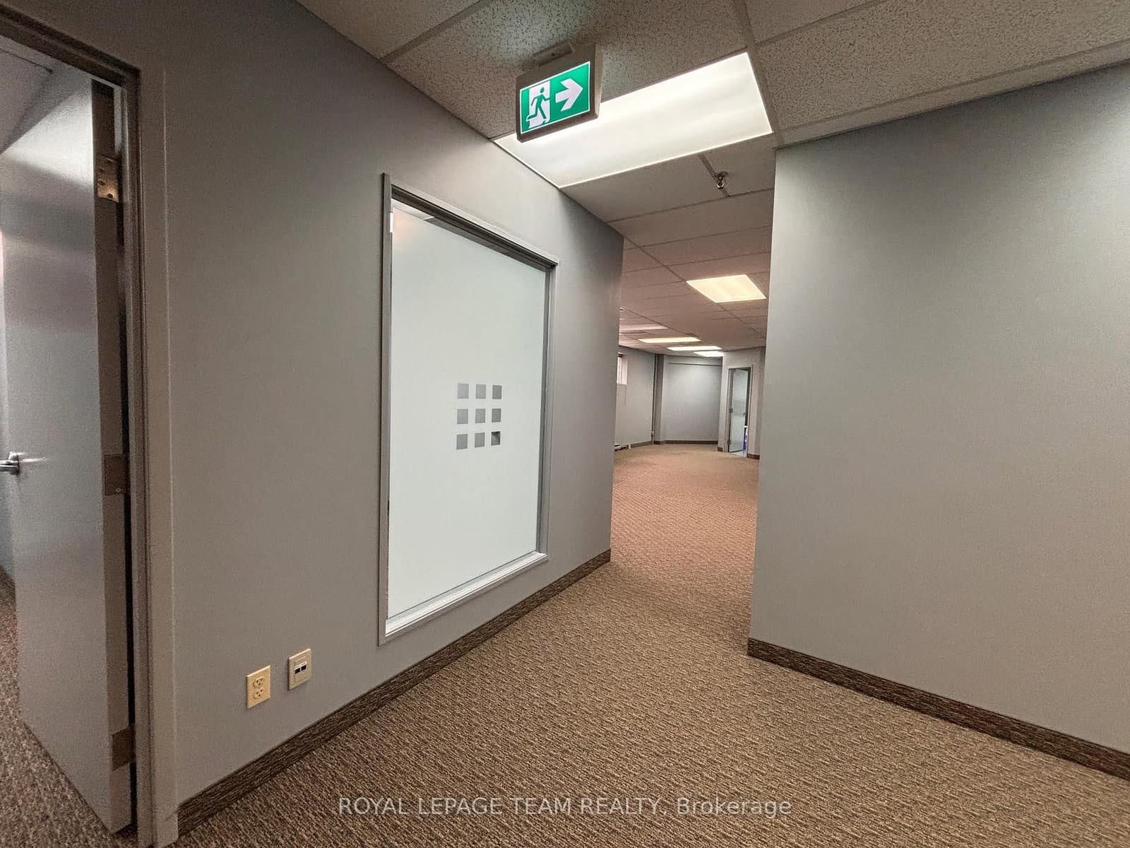 LL22 - 1701 Woodward Drive, Ottawa, ON — photo 3