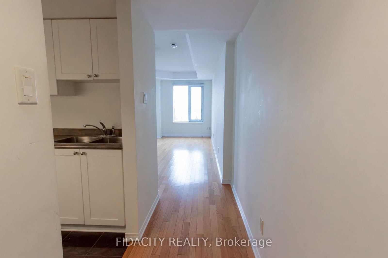 5C - 310 Central Park Drive, Ottawa, ON — photo 2