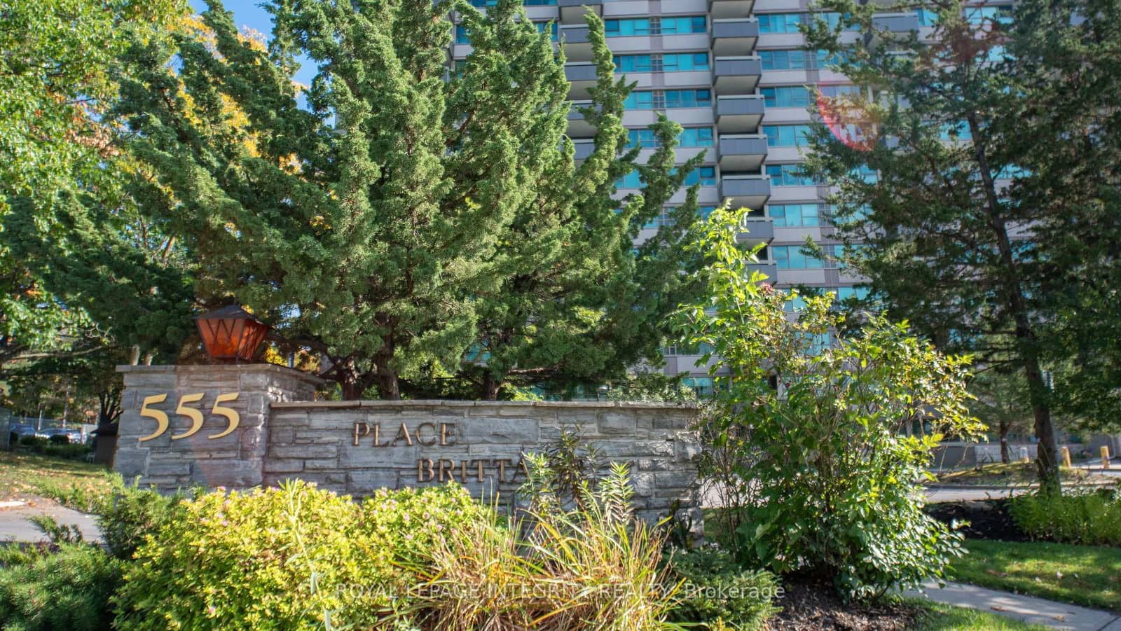 1008 - 555 Brittany Drive, Ottawa, ON — photo 2