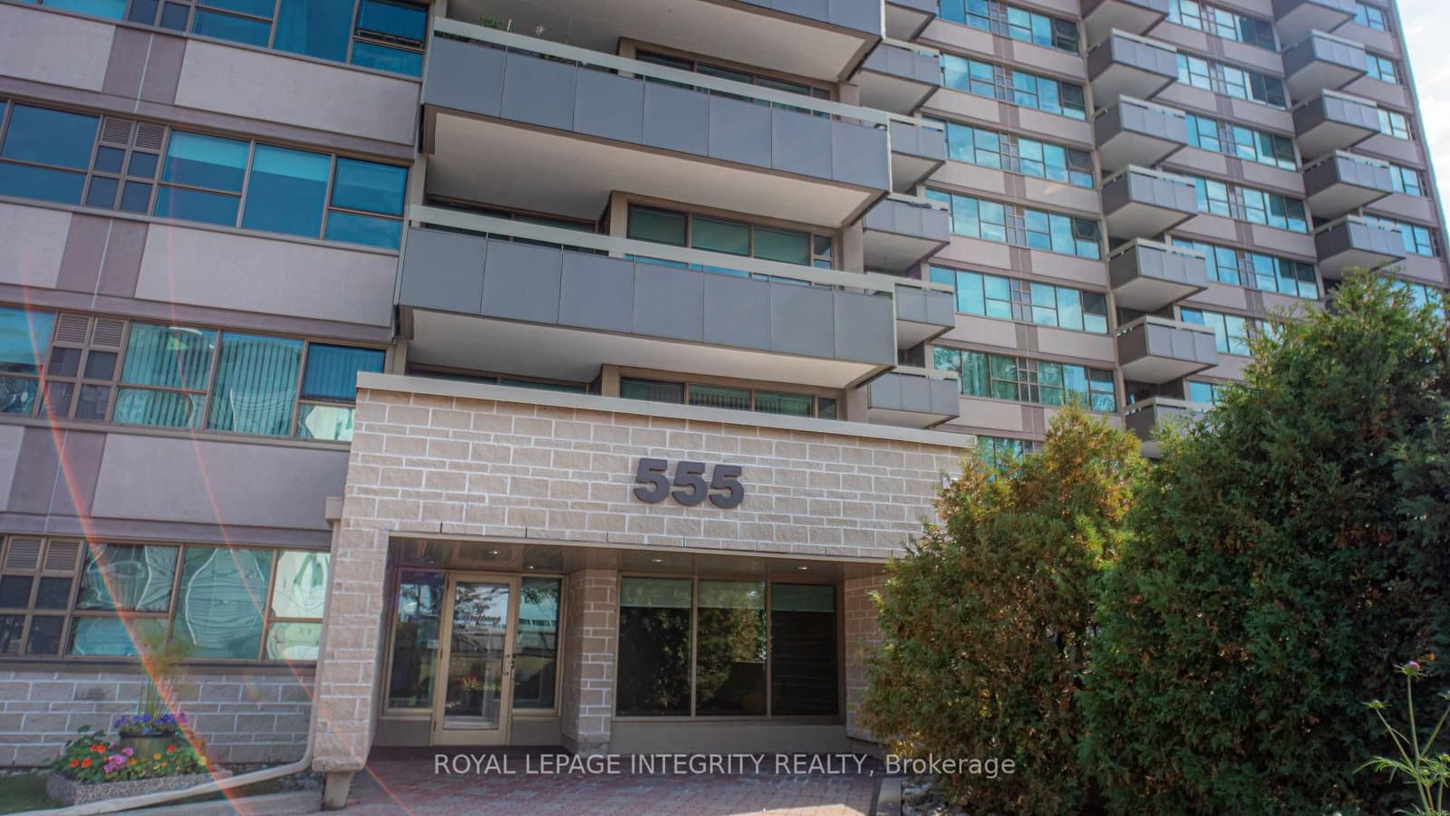 1008 - 555 Brittany Drive, Ottawa, ON — photo 3