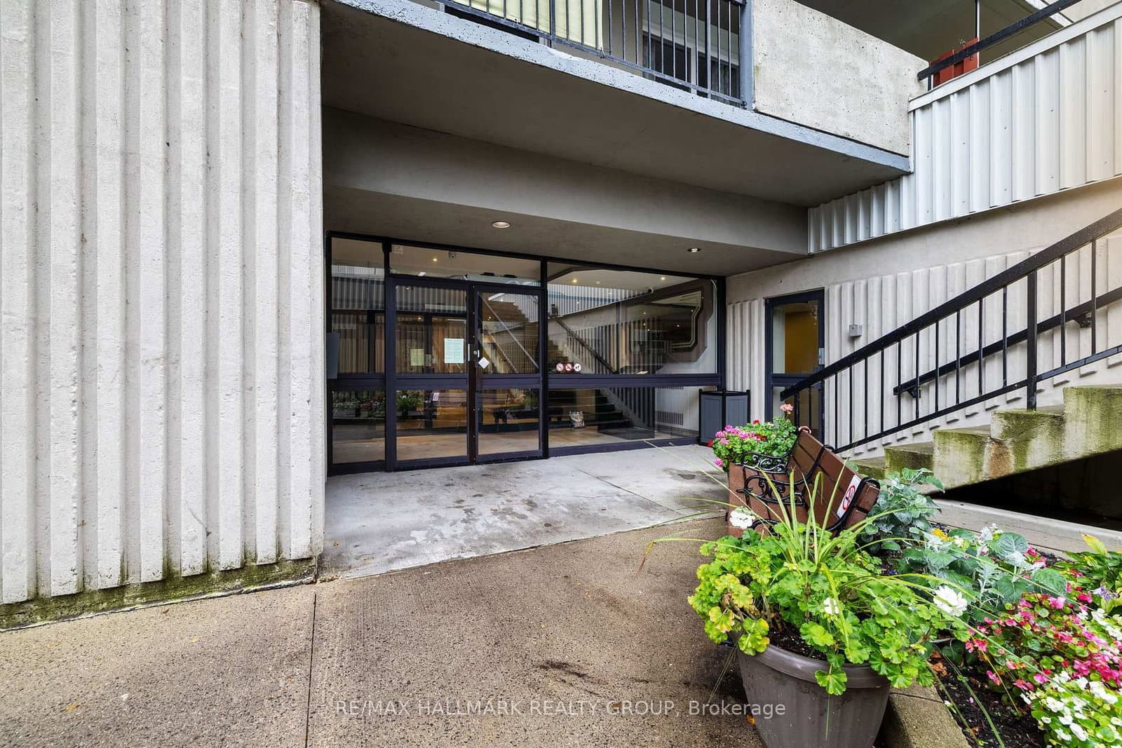 1906 - 158B MCARTHUR Avenue, Ottawa, ON — photo 2