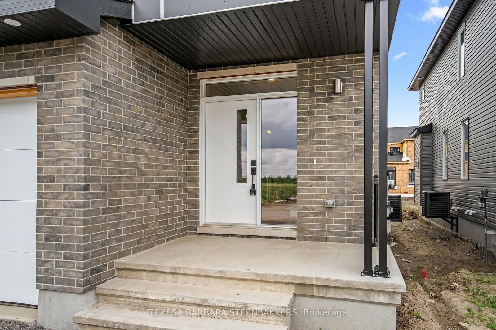 747 Kenny Gordon Avenue, Ottawa, ON — photo 2