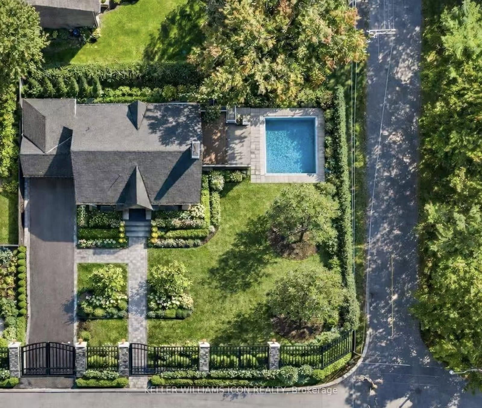 320 Hillcrest Road, Ottawa, ON — photo 2