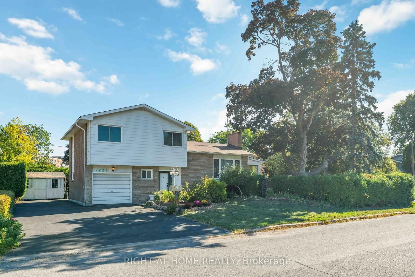 2221 Circle Place, Ottawa, ON