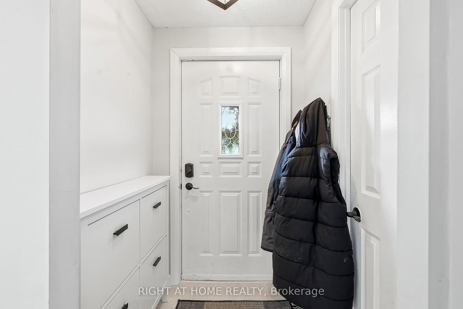 1633 Lafrance Drive, Ottawa, ON — photo 2